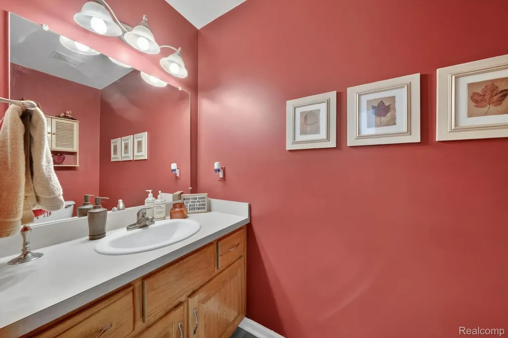 611 Thornehill Trail Oxford Village MI 48371