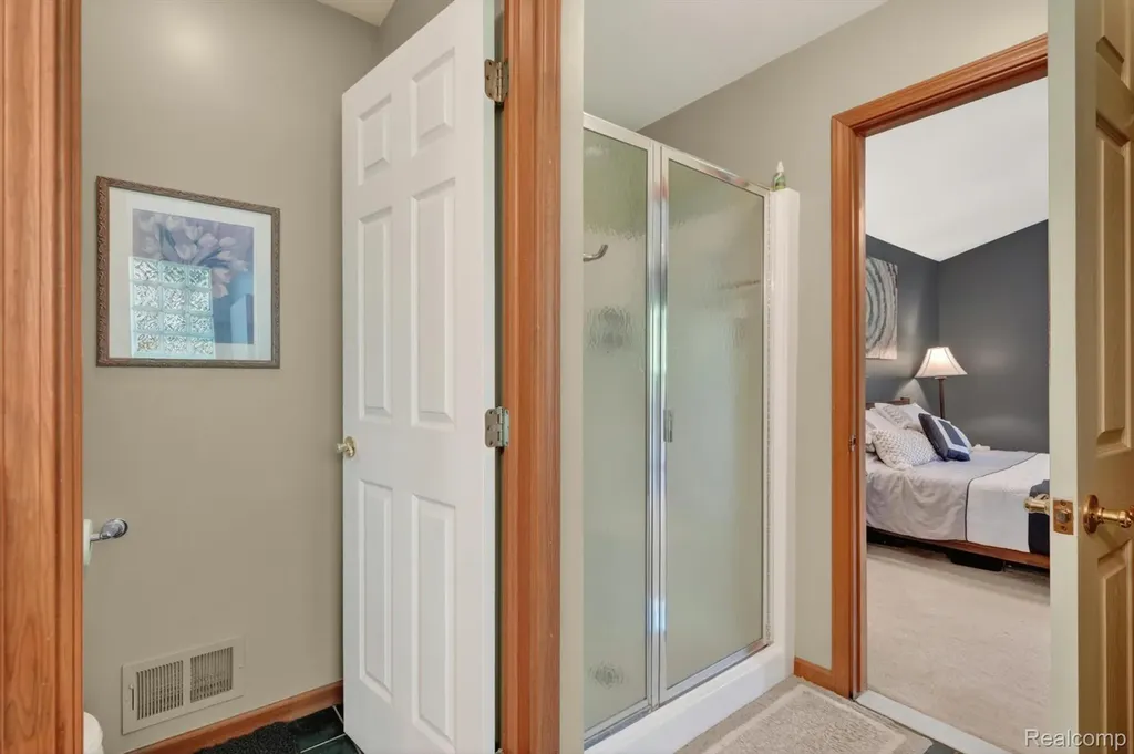 611 Thornehill Trail Oxford Village MI 48371