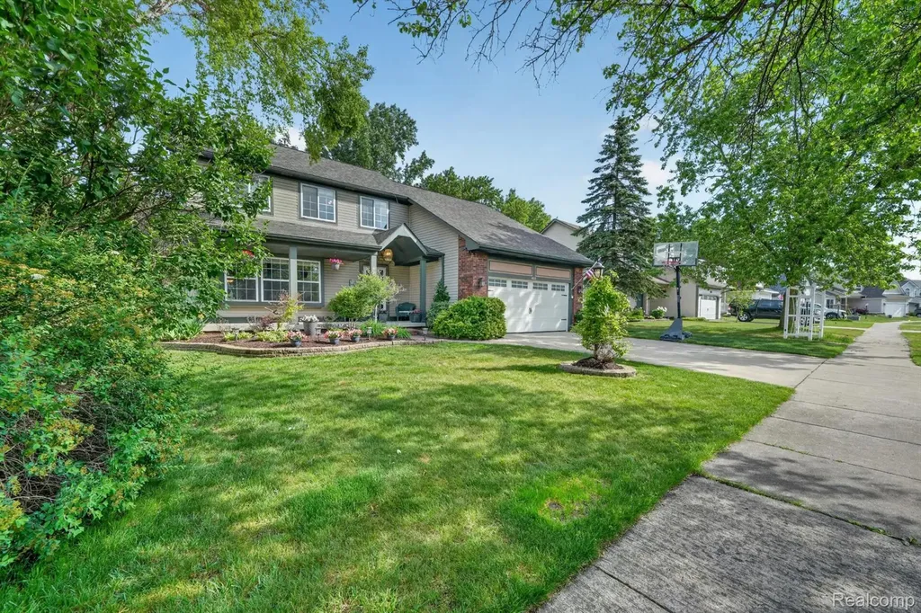 611 Thornehill Trail Oxford Village MI 48371