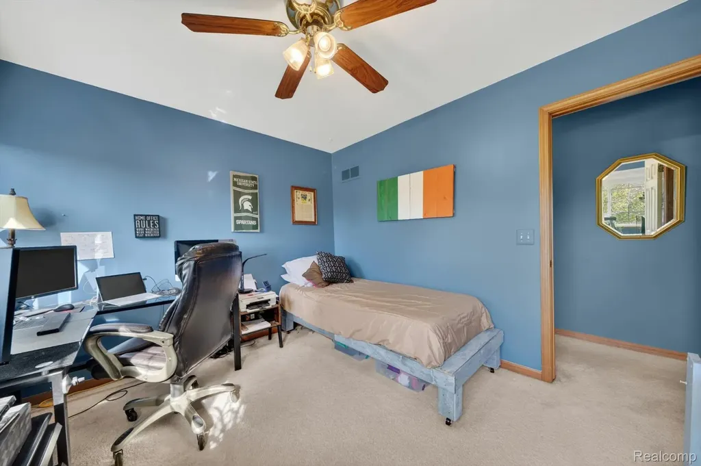 611 Thornehill Trail Oxford Village MI 48371