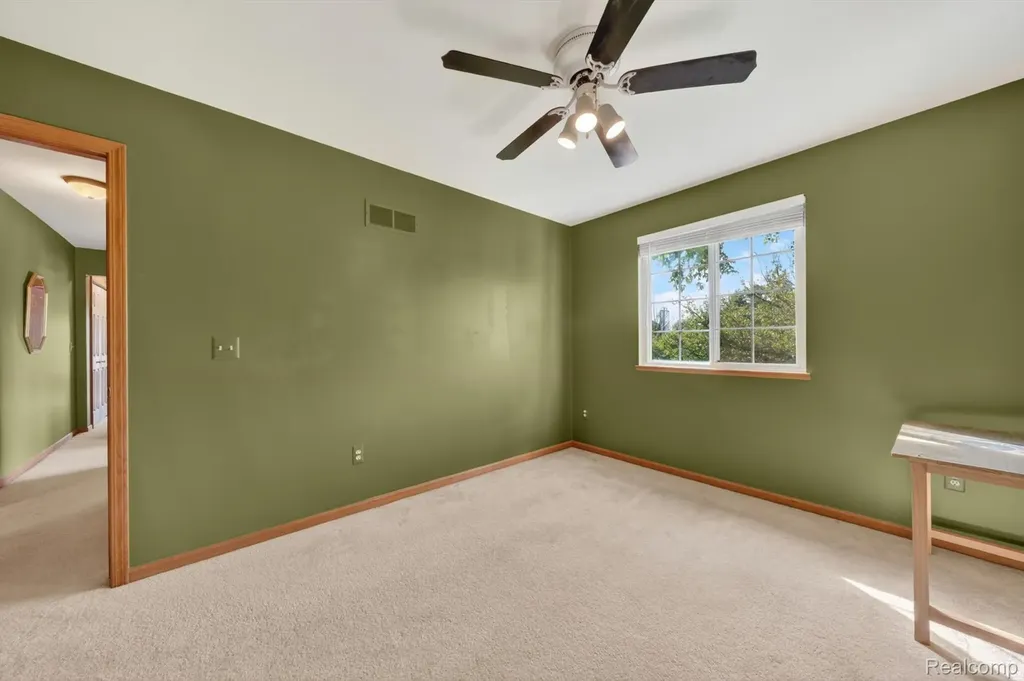 611 Thornehill Trail Oxford Village MI 48371