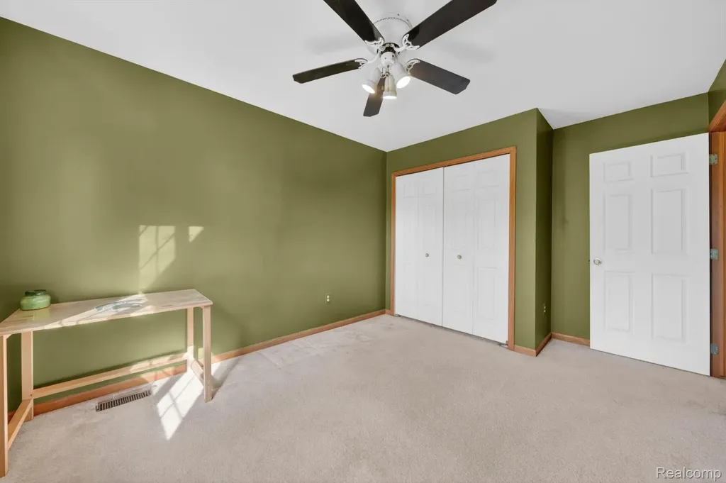 611 Thornehill Trail Oxford Village MI 48371