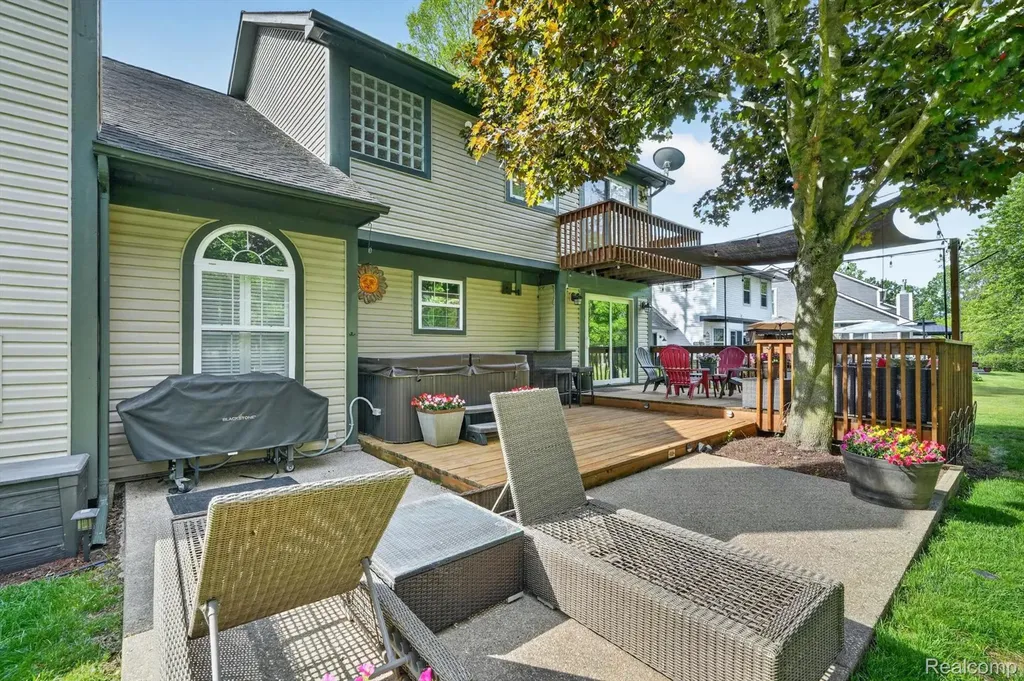 611 Thornehill Trail Oxford Village MI 48371
