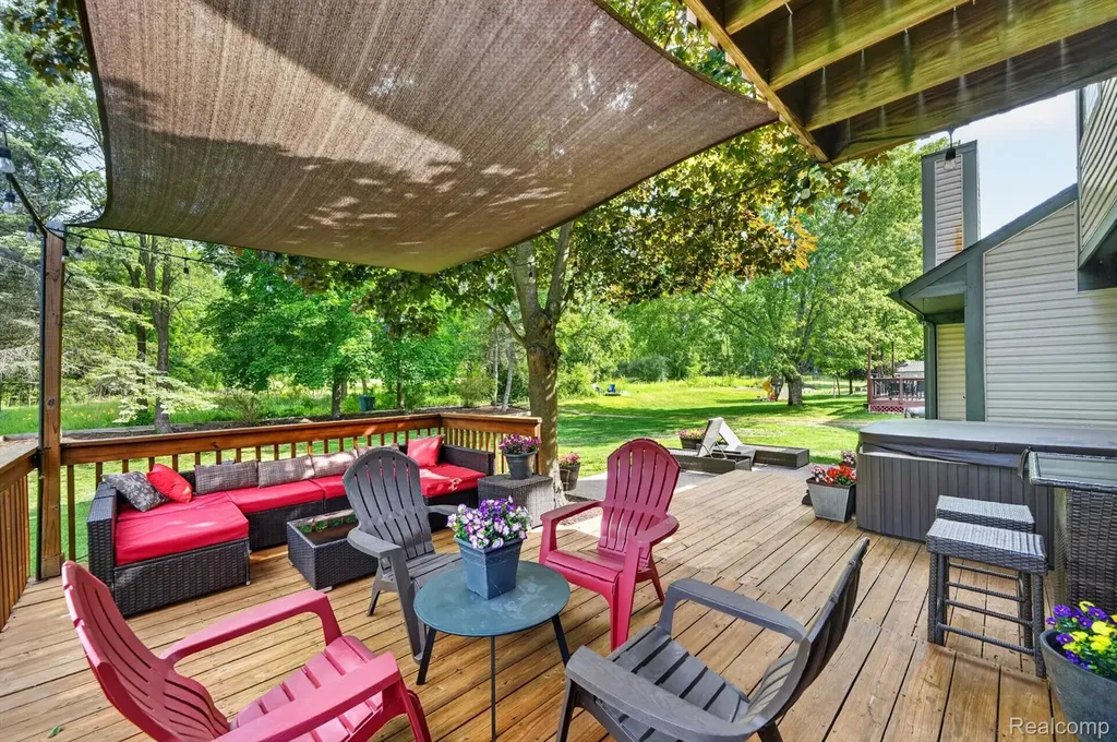 611 Thornehill Trail Oxford Village MI 48371