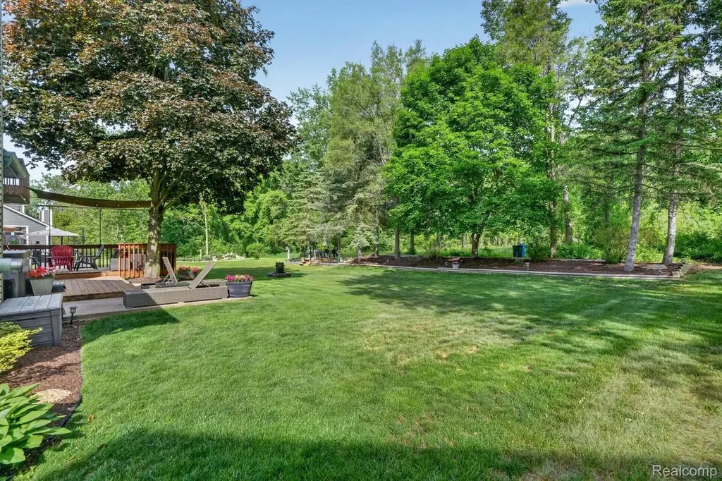 611 Thornehill Trail Oxford Village MI 48371