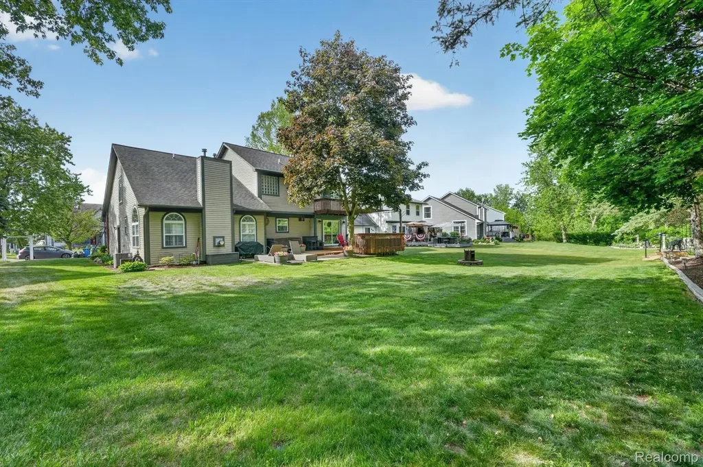 611 Thornehill Trail Oxford Village MI 48371