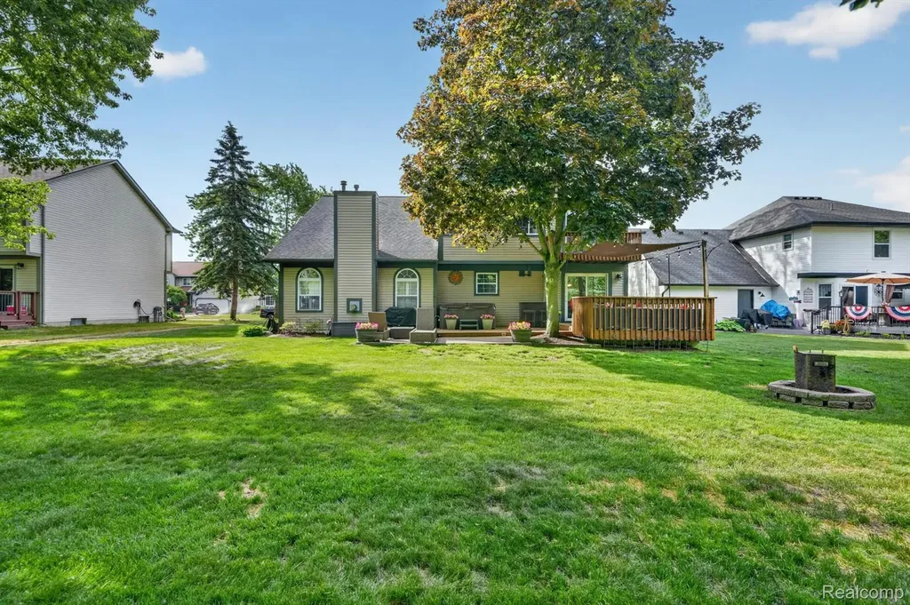 611 Thornehill Trail Oxford Village MI 48371