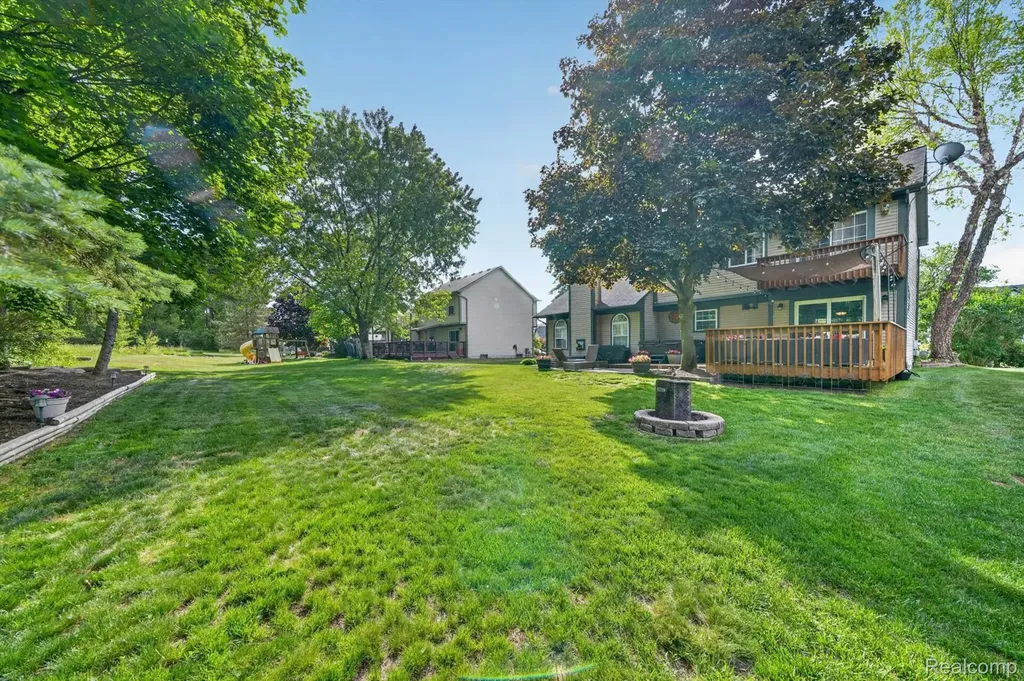 611 Thornehill Trail Oxford Village MI 48371