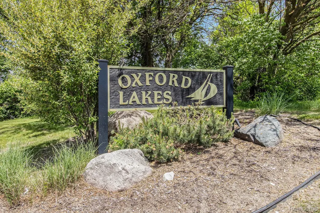 611 Thornehill Trail Oxford Village MI 48371