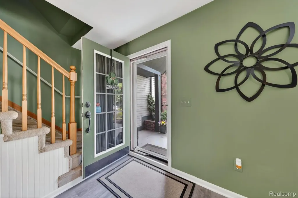 611 Thornehill Trail Oxford Village MI 48371