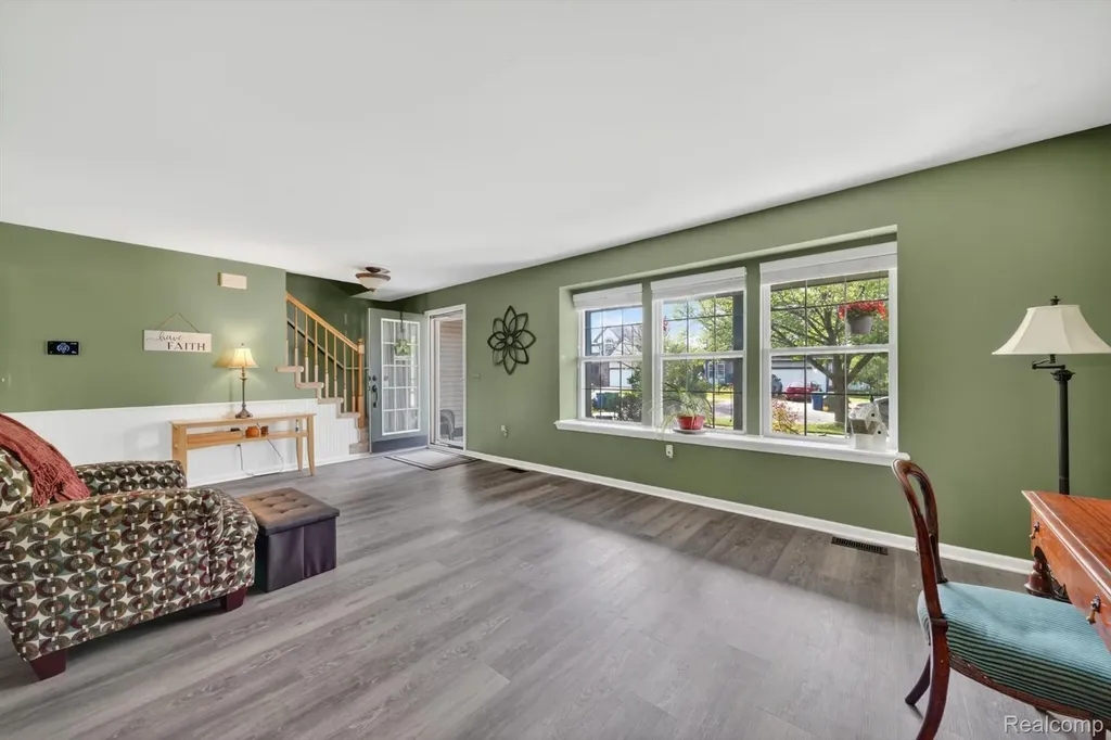 611 Thornehill Trail Oxford Village MI 48371
