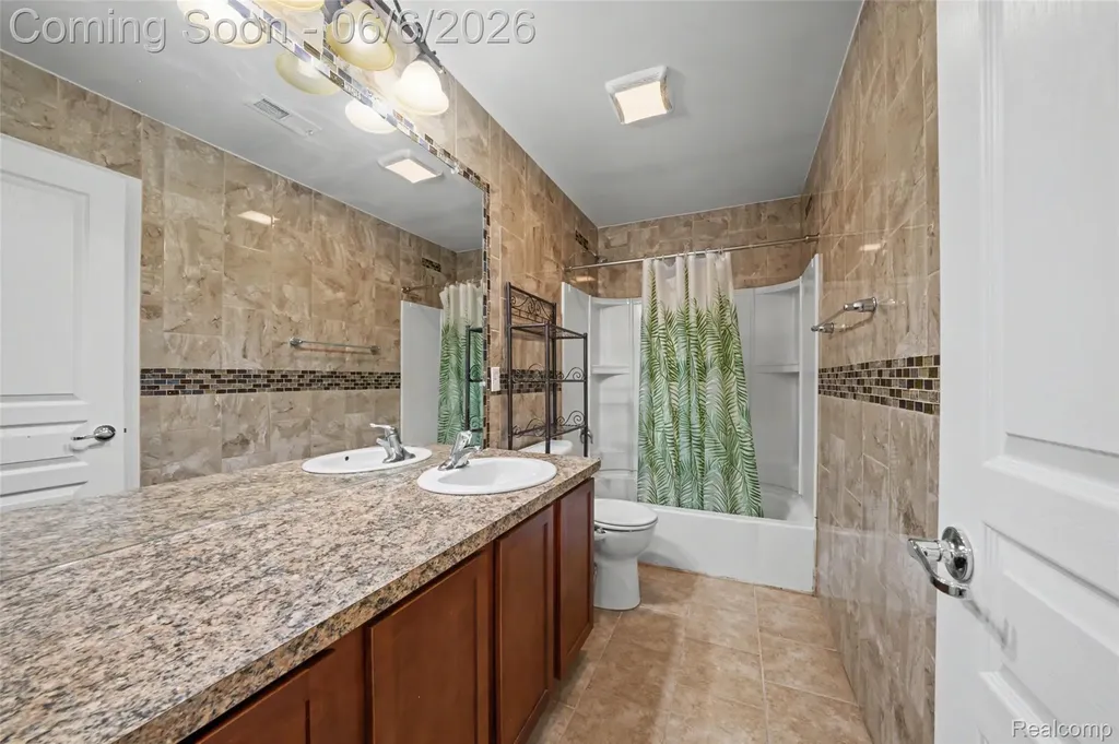 49184 Gracechurch Road Macomb Township MI 48044