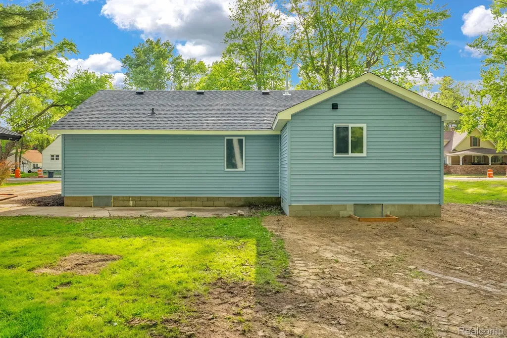 34 Pack Street Croswell City MI 48422
