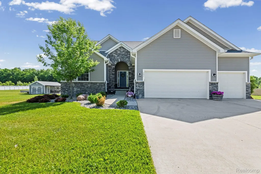751 Nelson William Drive Brandon Charter Township MI 48462