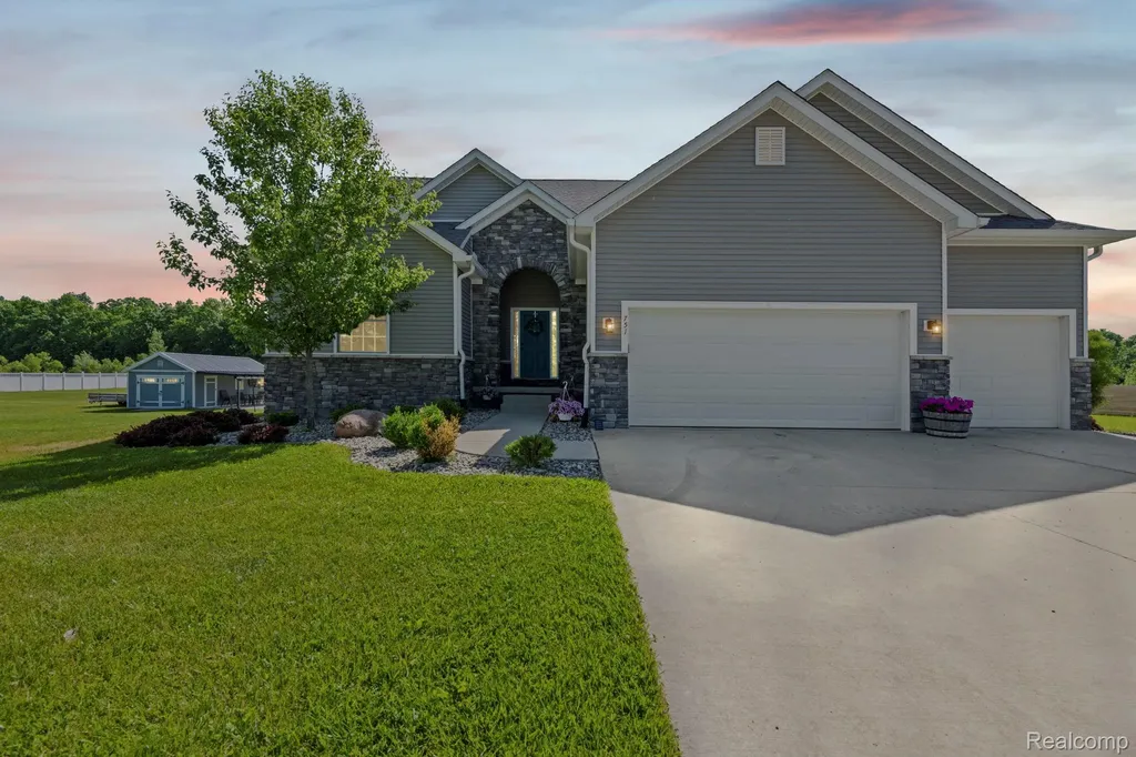 751 Nelson William Drive Brandon Charter Township MI 48462