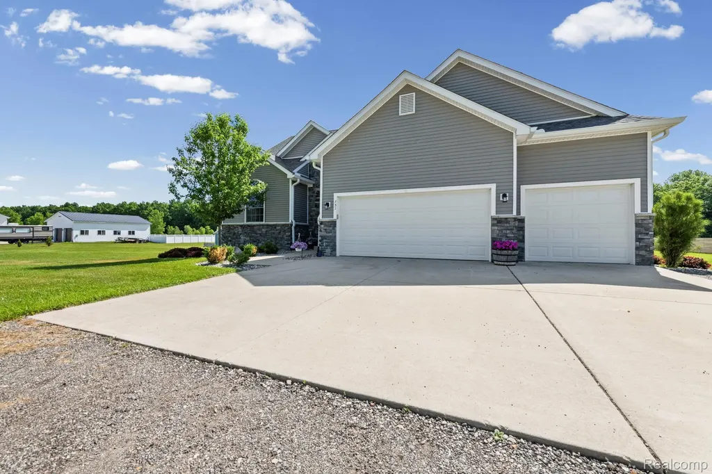751 Nelson William Drive Brandon Charter Township MI 48462