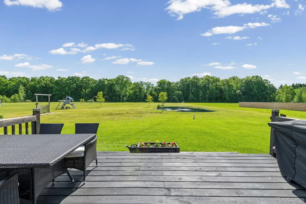 751 Nelson William Drive Brandon Charter Township MI 48462