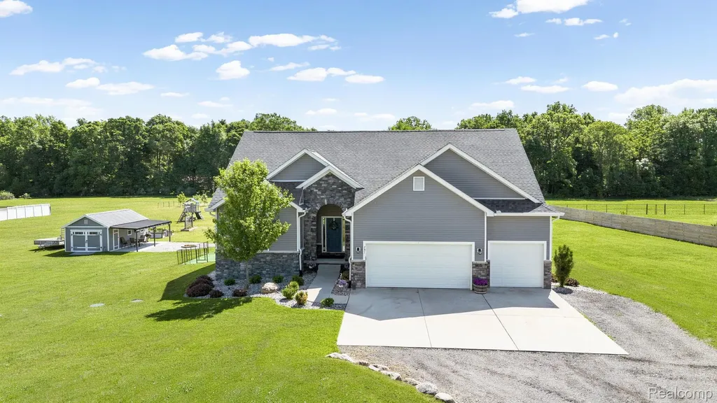 751 Nelson William Drive Brandon Charter Township MI 48462