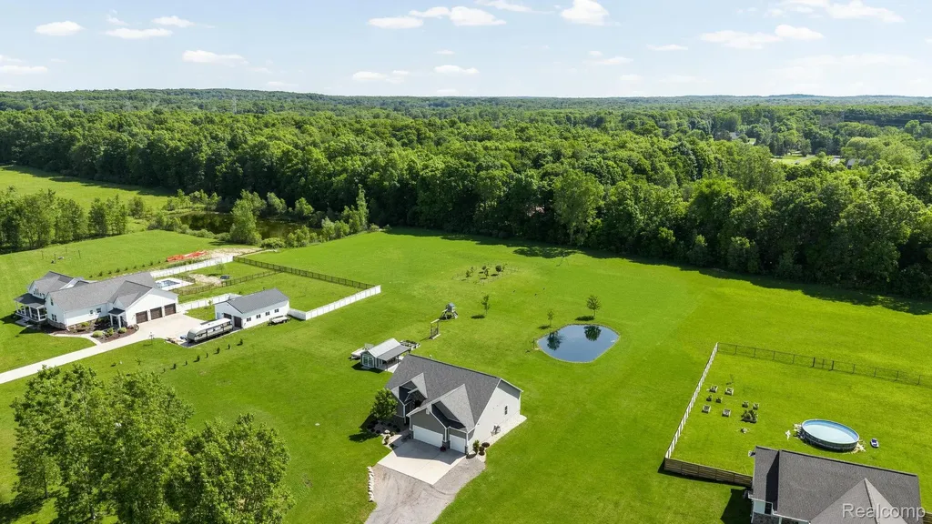 751 Nelson William Drive Brandon Charter Township MI 48462