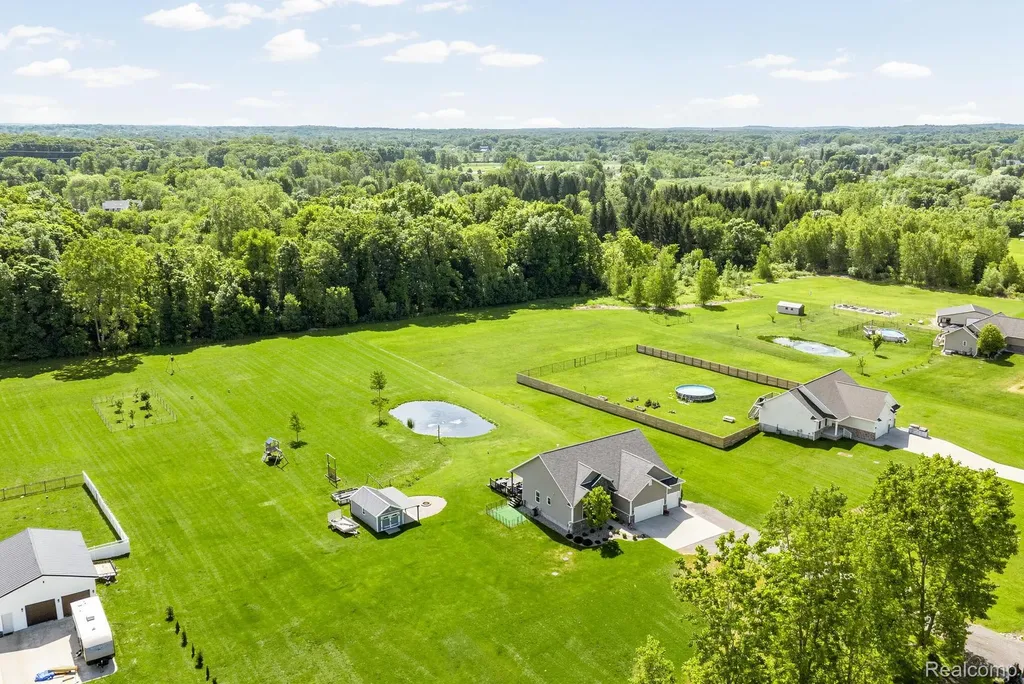 751 Nelson William Drive Brandon Charter Township MI 48462
