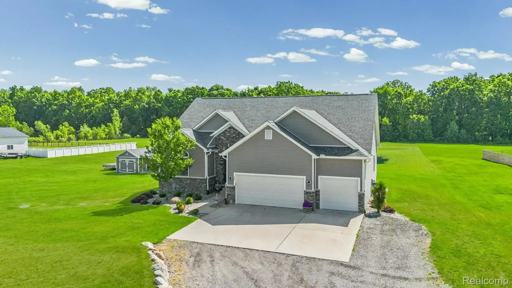 751 Nelson William Drive Brandon Charter Township MI 48462