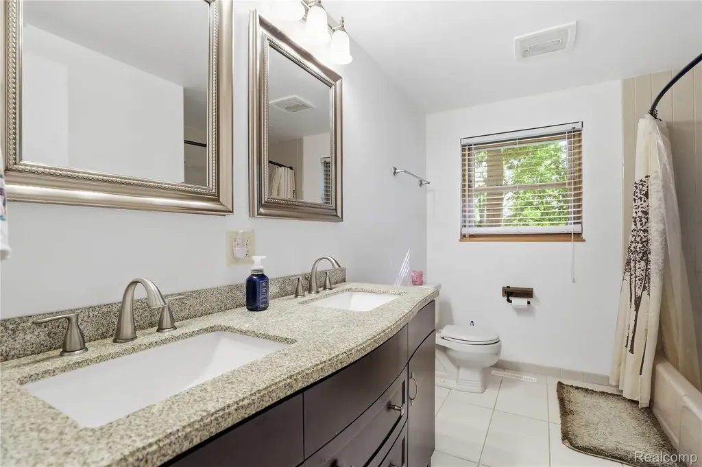 6218 Mckenzie Drive Mundy Township MI 48507
