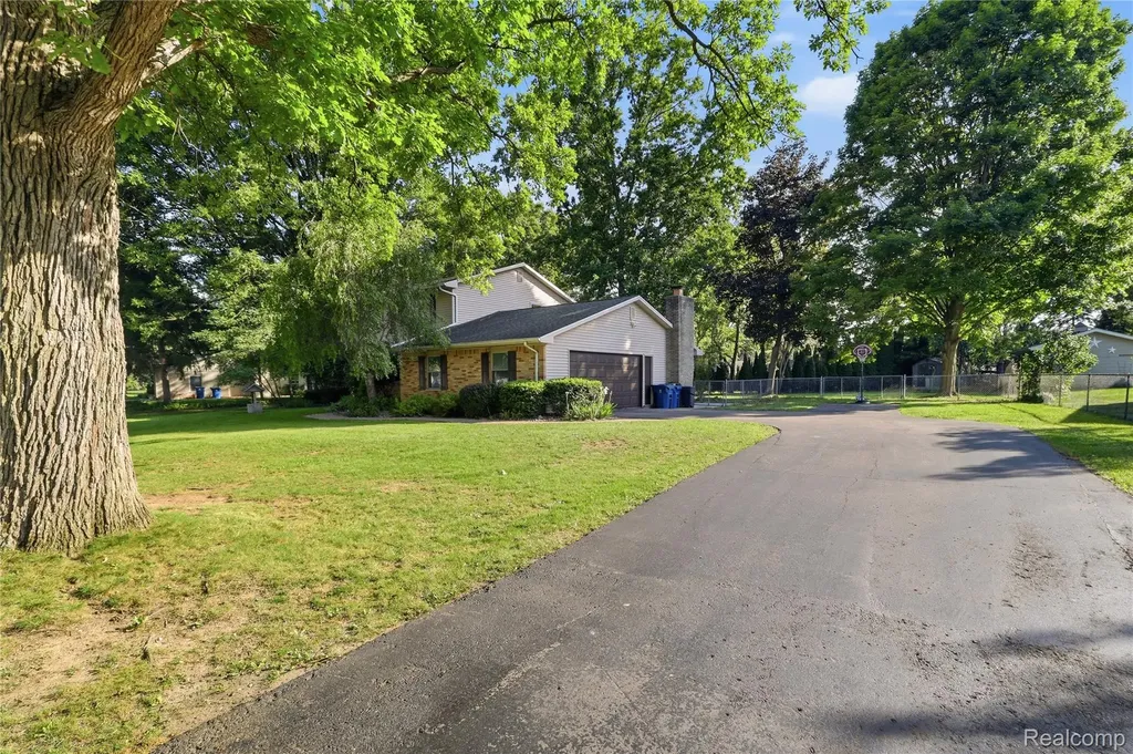 6218 Mckenzie Drive Mundy Township MI 48507