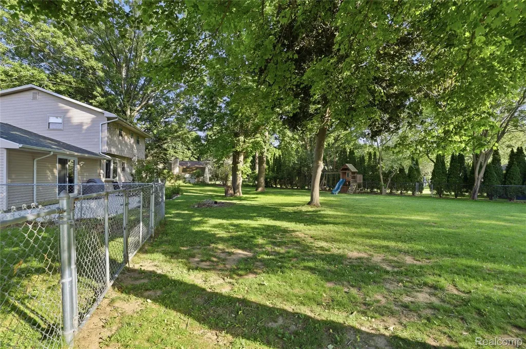 6218 Mckenzie Drive Mundy Township MI 48507