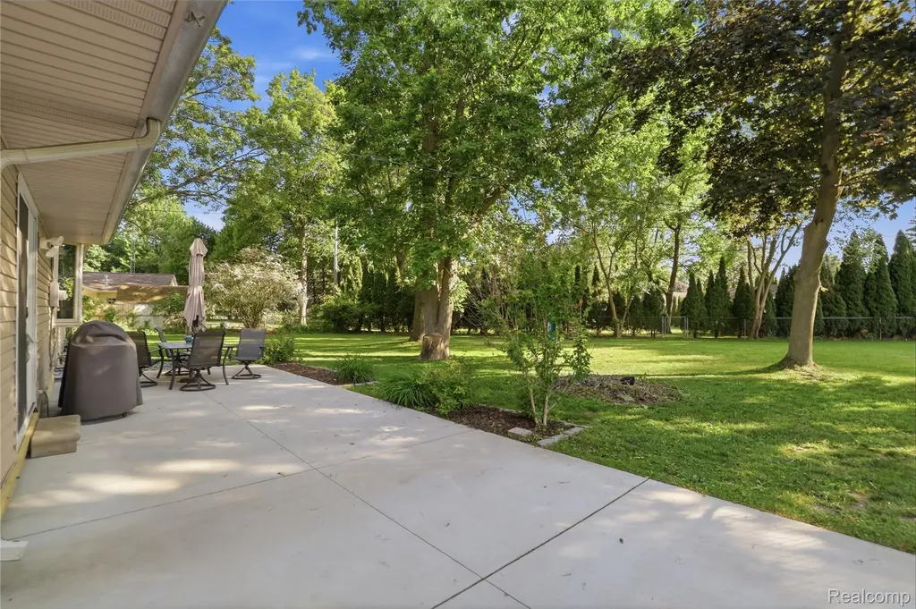 6218 Mckenzie Drive Mundy Township MI 48507