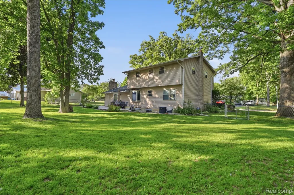 6218 Mckenzie Drive Mundy Township MI 48507