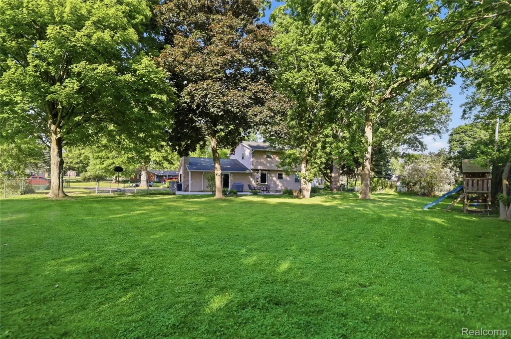 6218 Mckenzie Drive Mundy Township MI 48507
