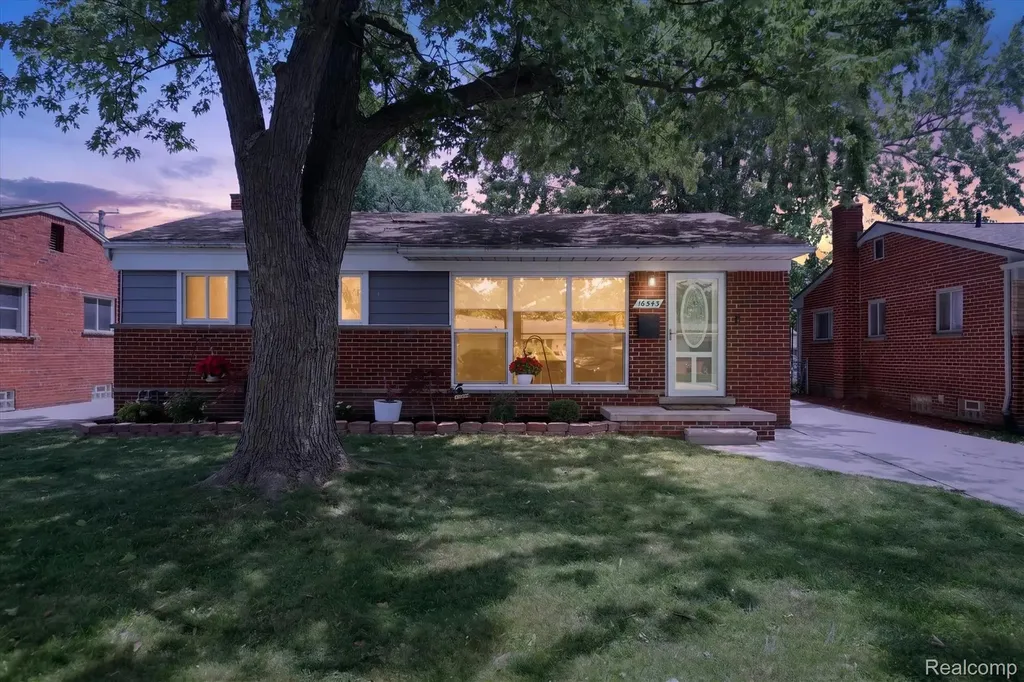 16543 Drake Street Southgate City MI 48195