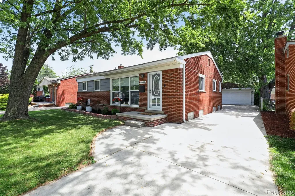 16543 Drake Street Southgate City MI 48195