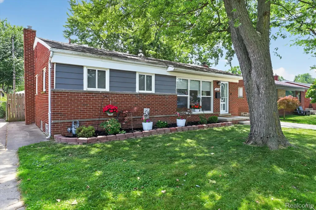 16543 Drake Street Southgate City MI 48195