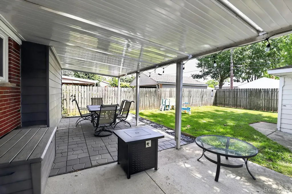 16543 Drake Street Southgate City MI 48195