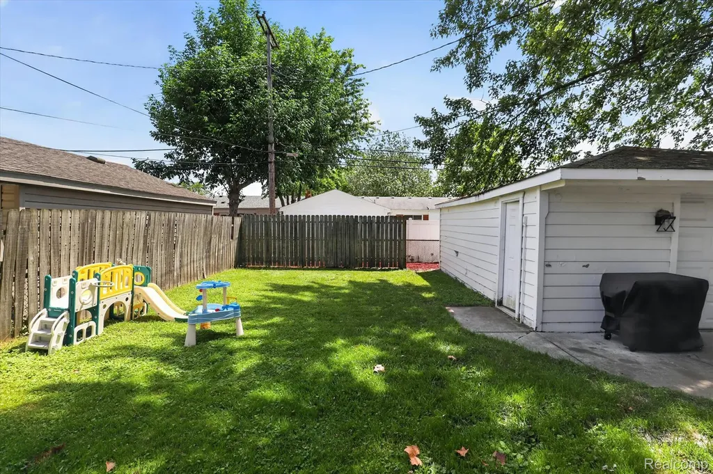 16543 Drake Street Southgate City MI 48195