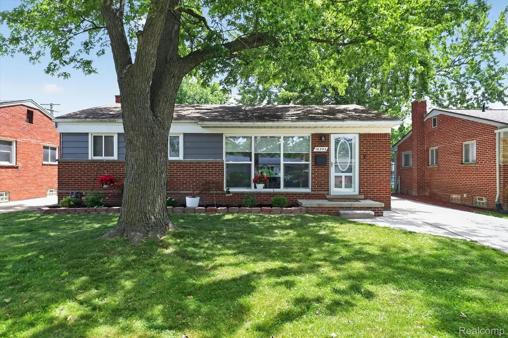 16543 Drake Street Southgate City MI 48195