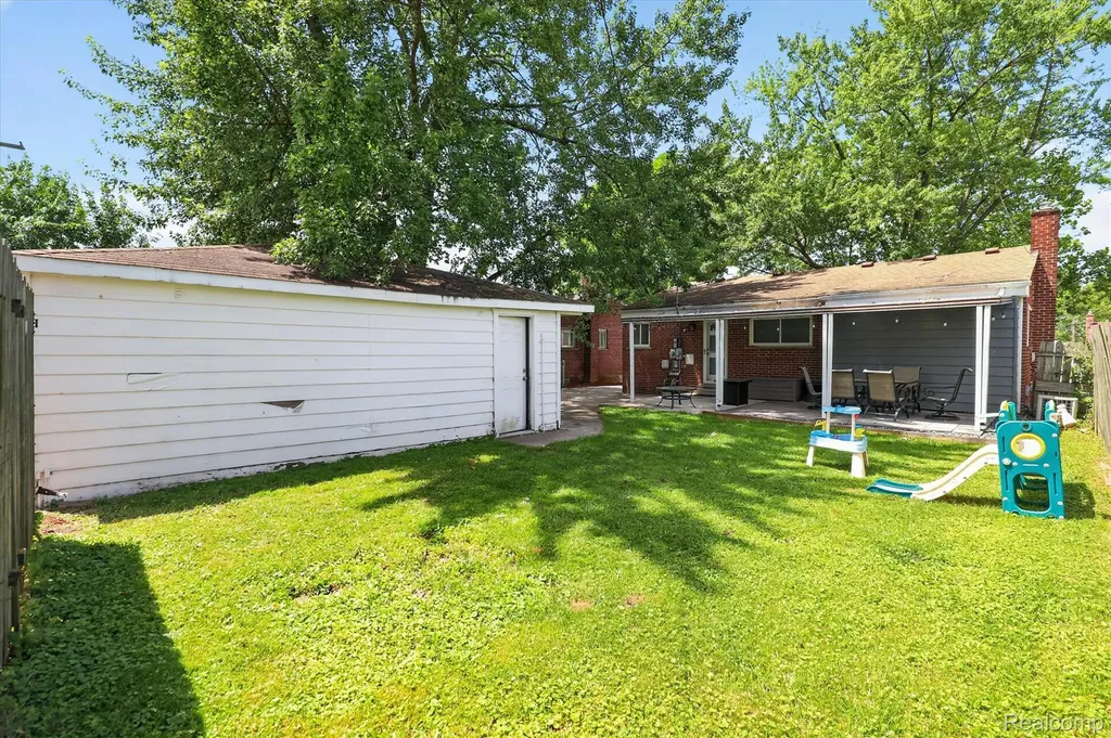 16543 Drake Street Southgate City MI 48195