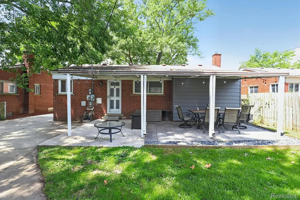 16543 Drake Street Southgate City MI 48195