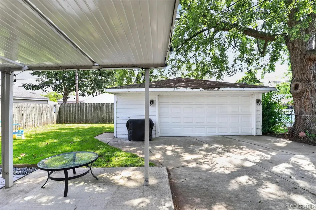 16543 Drake Street Southgate City MI 48195