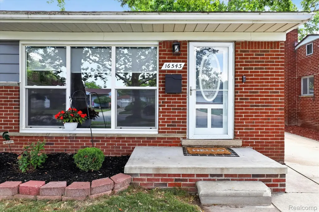 16543 Drake Street Southgate City MI 48195