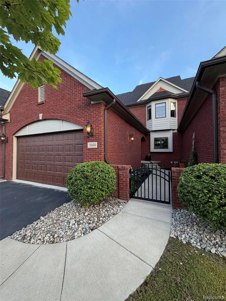 3604 Bay Harbor Drive Brighton Township MI 48114