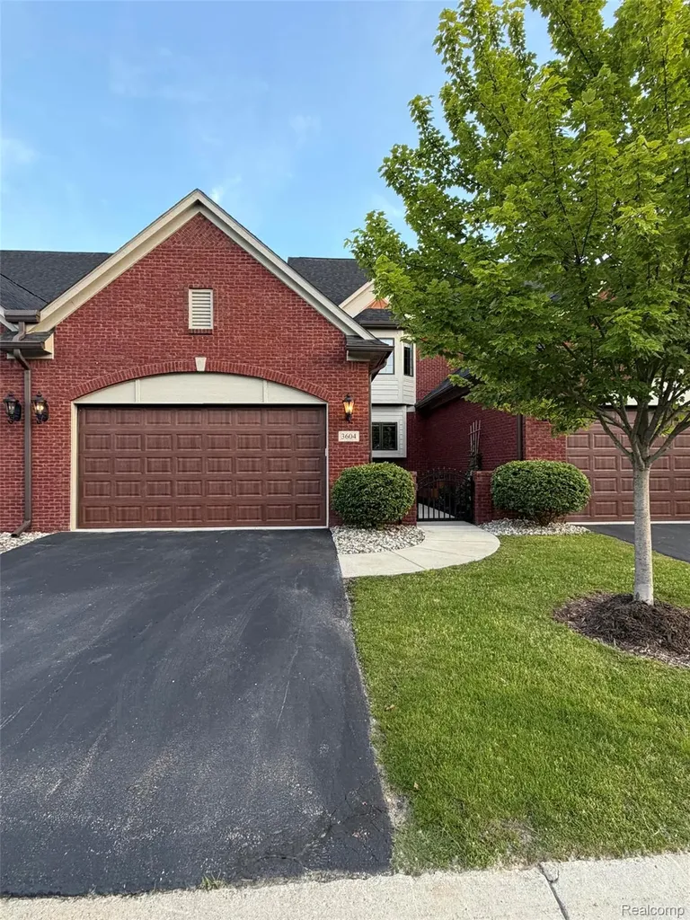 3604 Bay Harbor Drive Brighton Township MI 48114