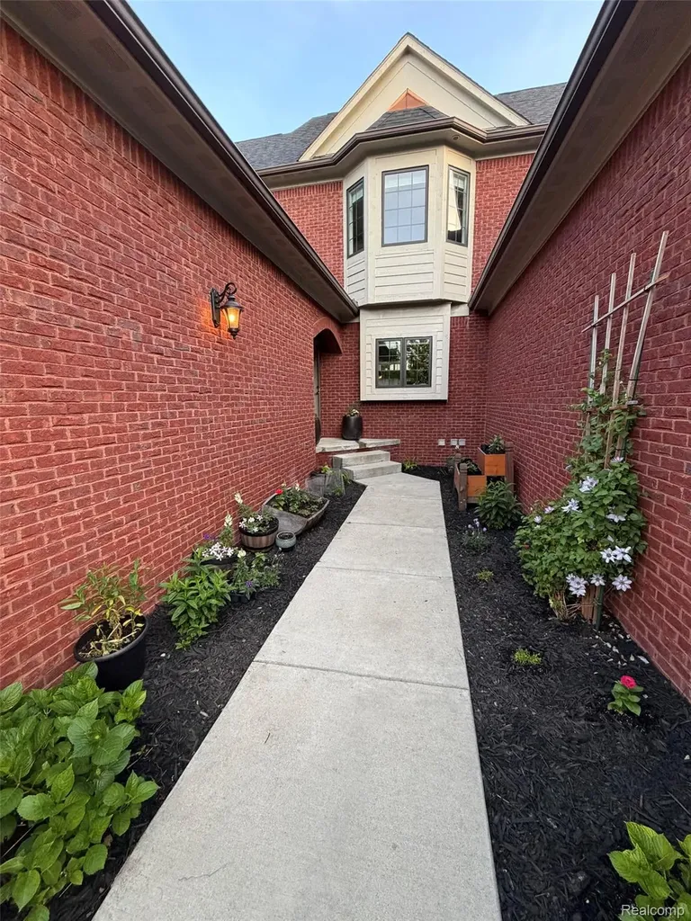 3604 Bay Harbor Drive Brighton Township MI 48114