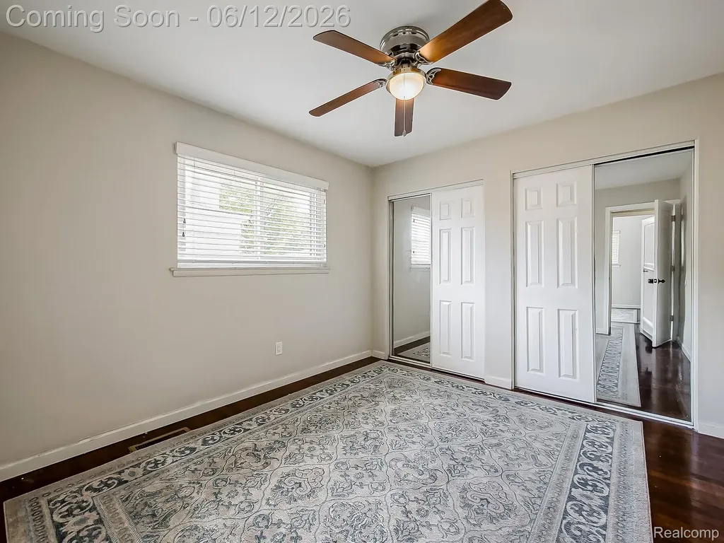 29340 Fairfield Avenue Warren City MI 48088