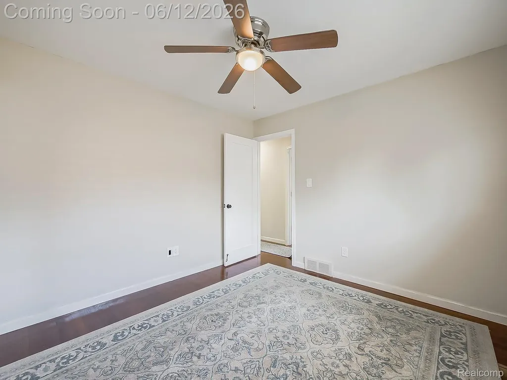29340 Fairfield Avenue Warren City MI 48088