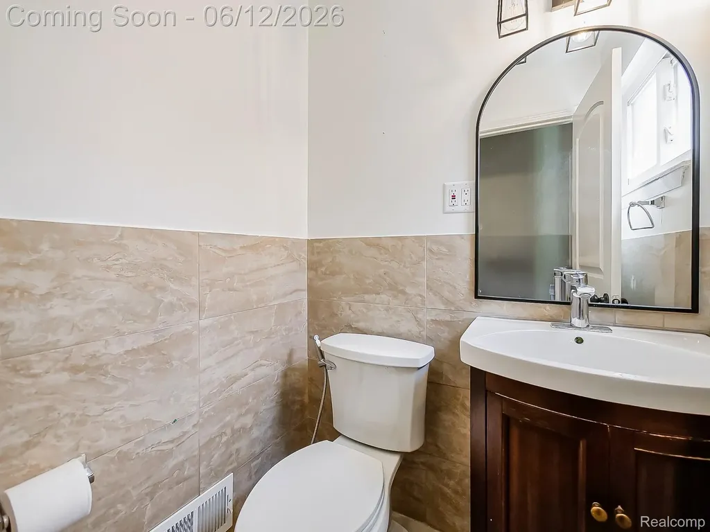 29340 Fairfield Avenue Warren City MI 48088