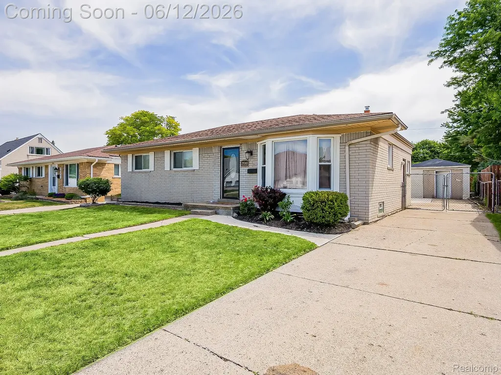 29340 Fairfield Avenue Warren City MI 48088