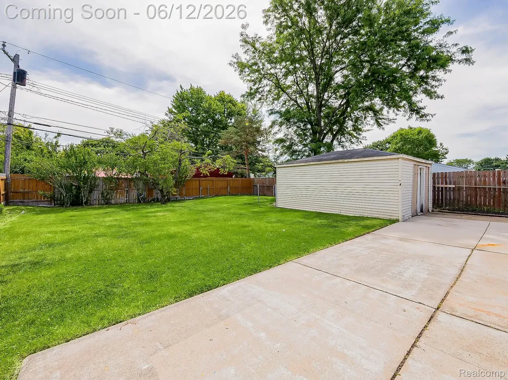 29340 Fairfield Avenue Warren City MI 48088