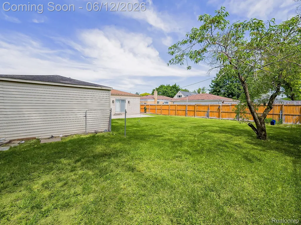 29340 Fairfield Avenue Warren City MI 48088